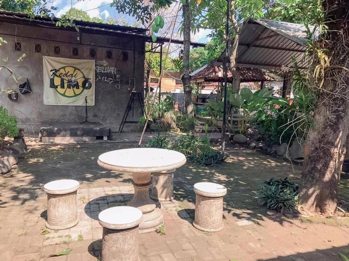 Oka Homestay Mitra Reddoorz Mataram Exterior foto