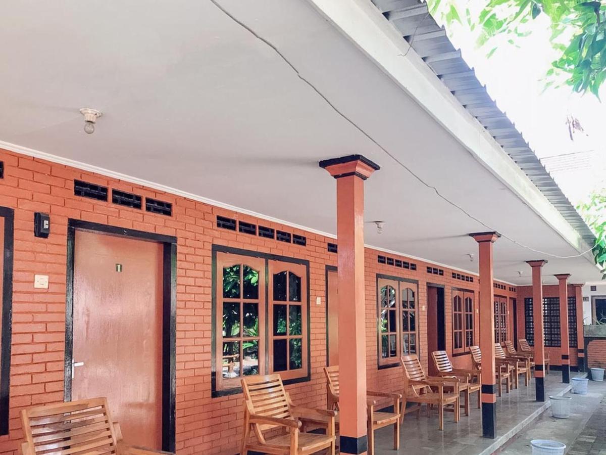 Oka Homestay Mitra Reddoorz Mataram Exterior foto