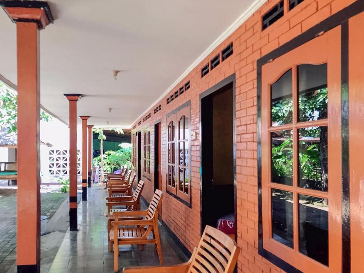 Oka Homestay Mitra Reddoorz Mataram Exterior foto